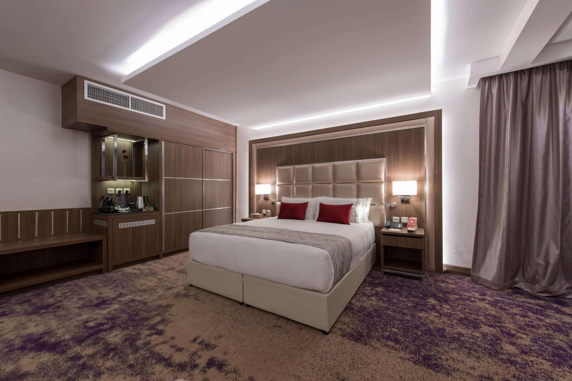 Ramada By Wyndham Continental Jeddah Hotel Exterior photo