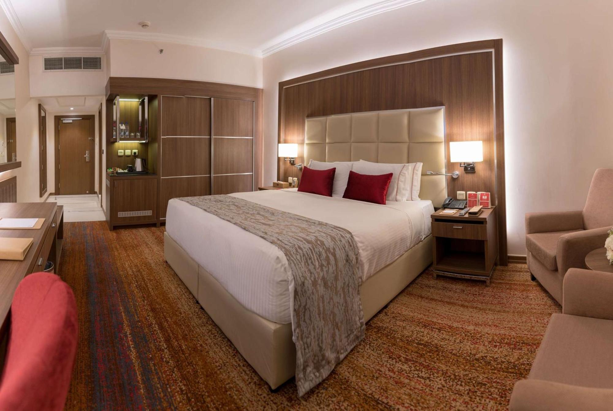Ramada By Wyndham Continental Jeddah Hotel Exterior photo