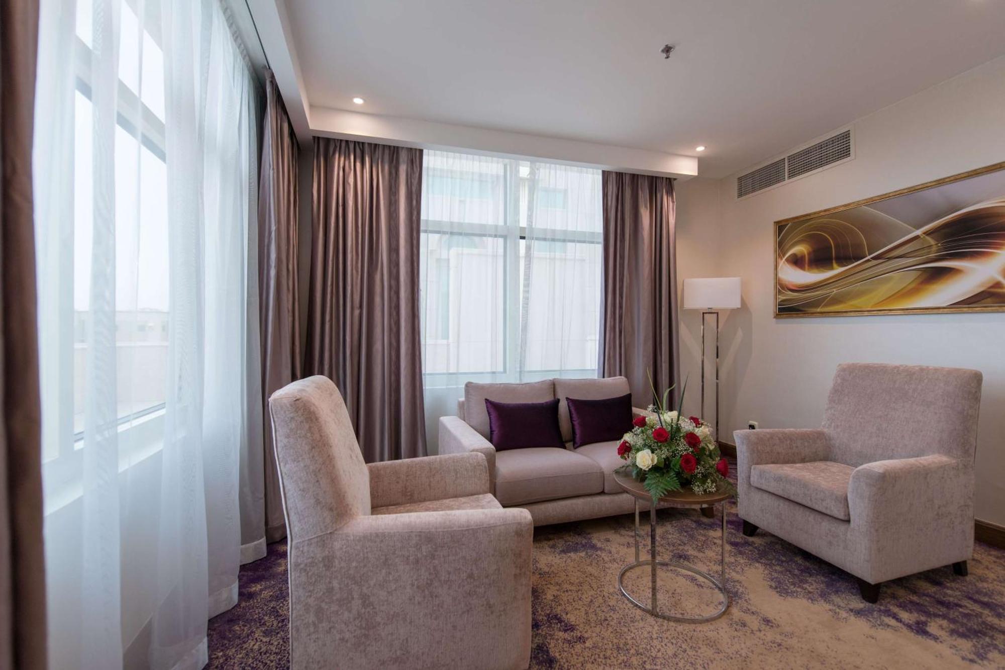 Ramada By Wyndham Continental Jeddah Hotel Exterior photo