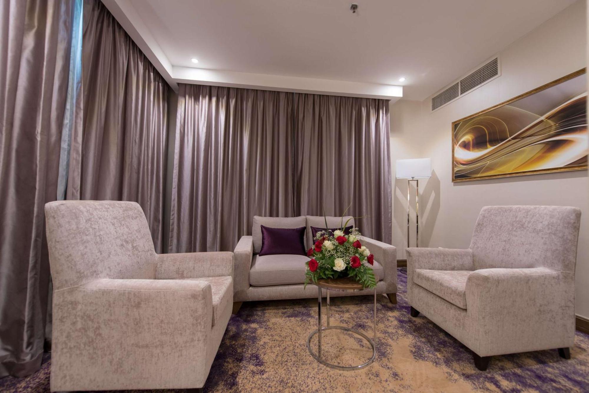 Ramada By Wyndham Continental Jeddah Hotel Exterior photo