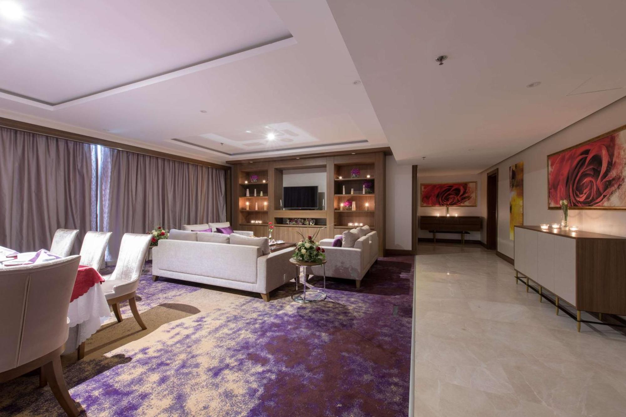 Ramada By Wyndham Continental Jeddah Hotel Exterior photo