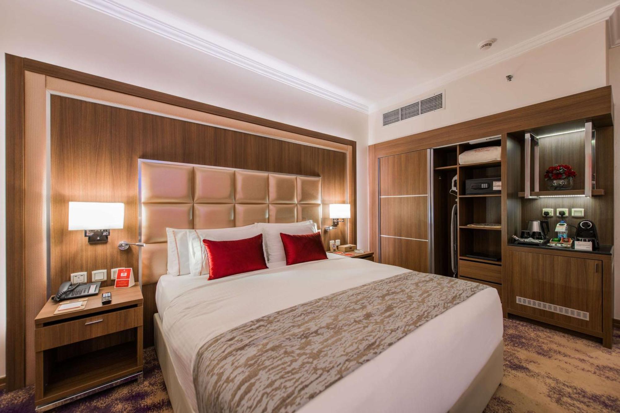 Ramada By Wyndham Continental Jeddah Hotel Exterior photo
