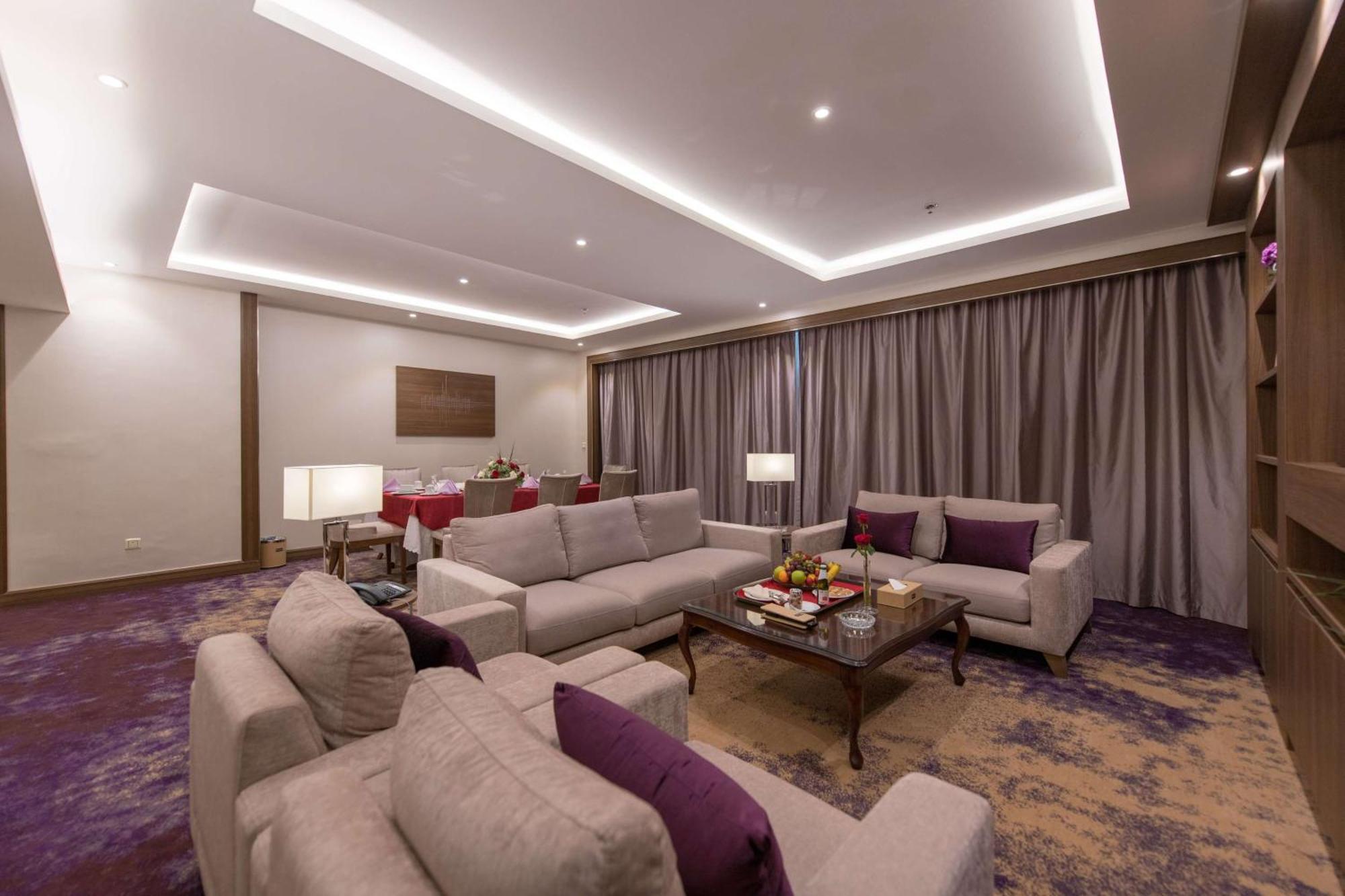 Ramada By Wyndham Continental Jeddah Hotel Exterior photo
