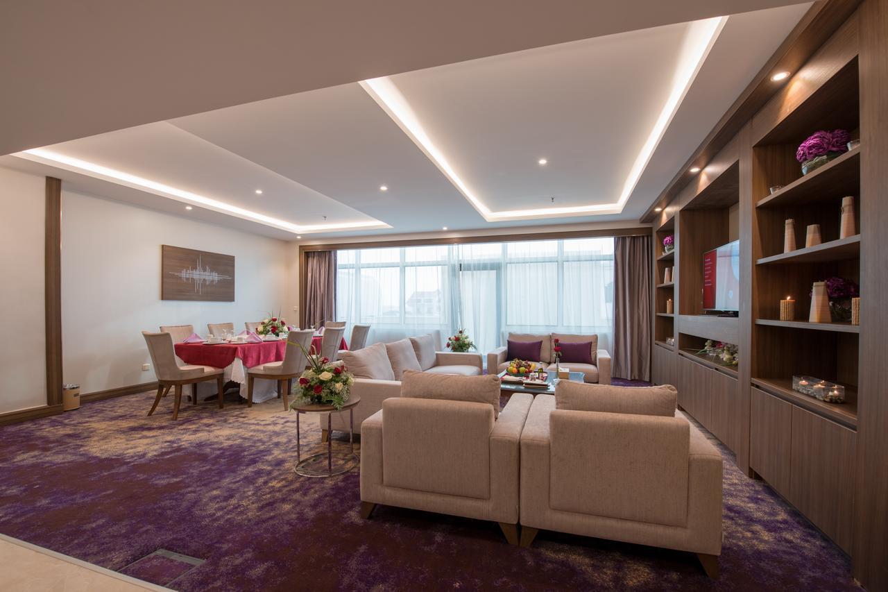 Ramada By Wyndham Continental Jeddah Hotel Exterior photo