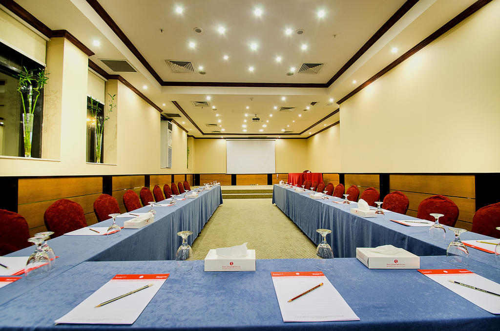 Ramada By Wyndham Continental Jeddah Hotel Exterior photo